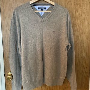 Tommy Hilfiger, sizeM, solid signature V-neck sweater